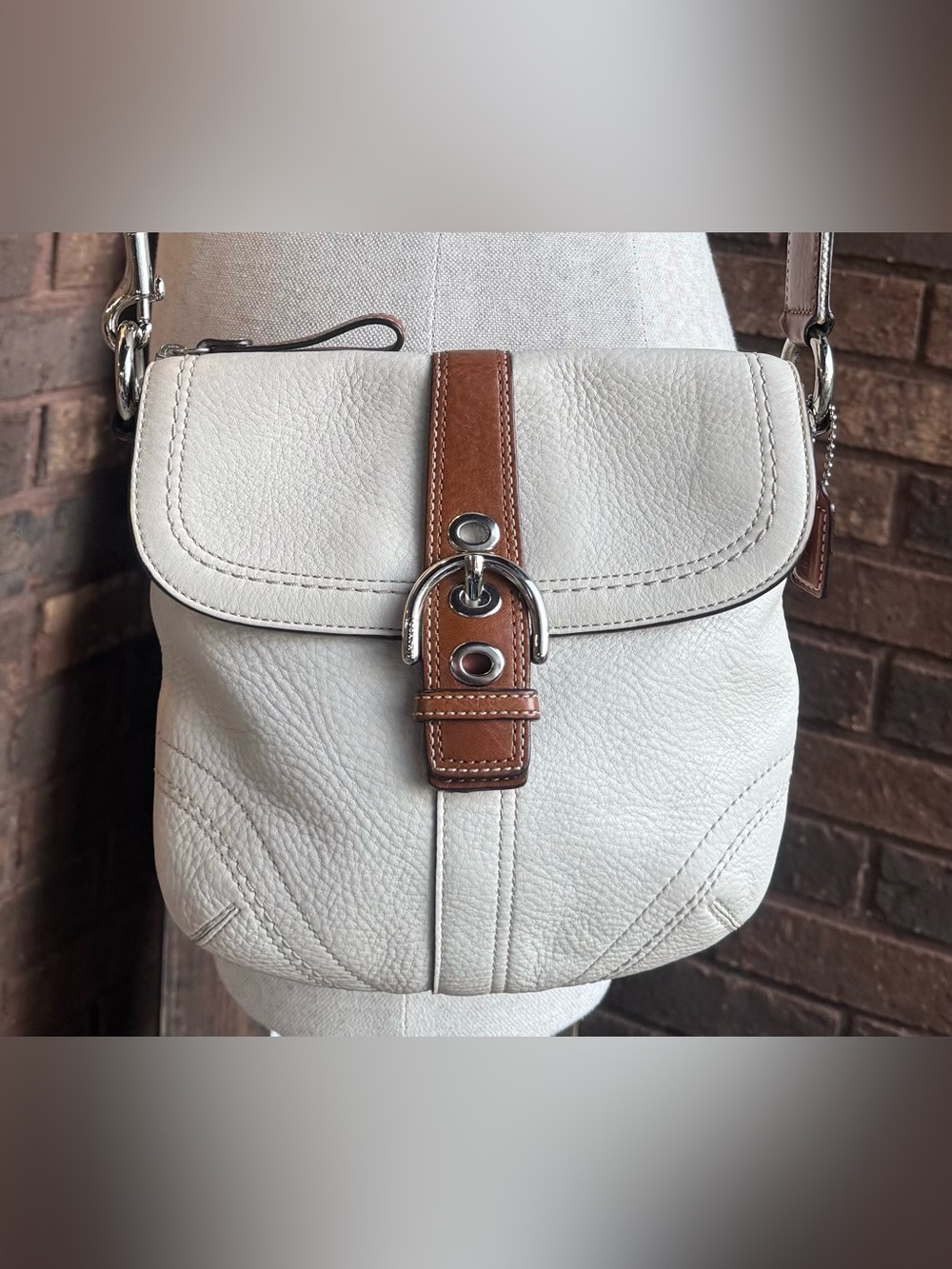 Coach Rare VTG Pebbled Soho Flap Crossbody Satchel Creme Leather Shoulderbag Y2K